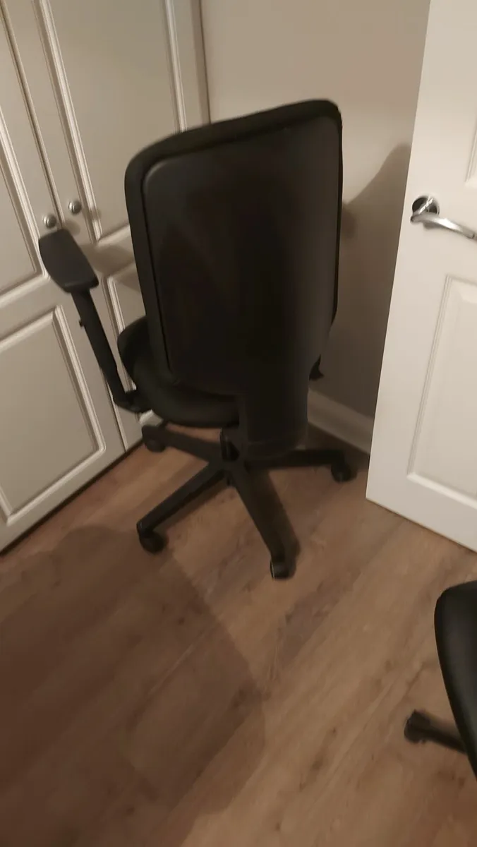 Office Chairs - Image 4