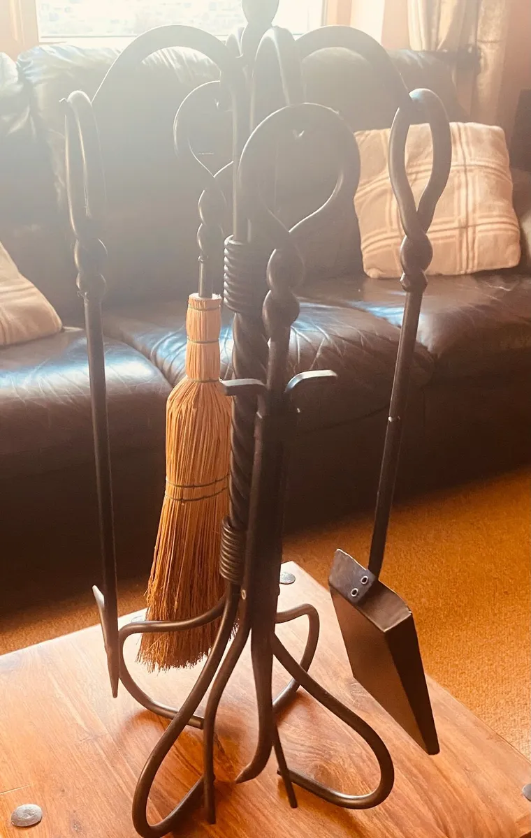 Pictures and mirror - Image 1