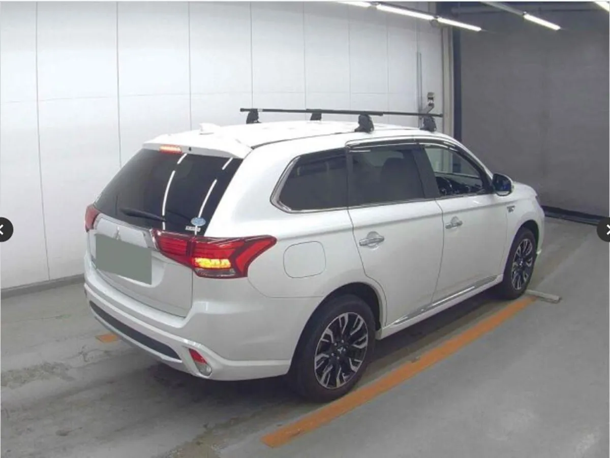 Mitsubishi Outlander COMING IN THE NEW YEAR ! Hybr - Image 2