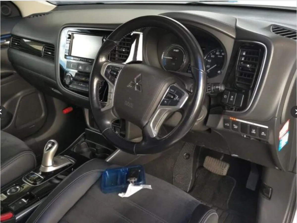 Mitsubishi Outlander COMING IN THE NEW YEAR ! Hybr - Image 3