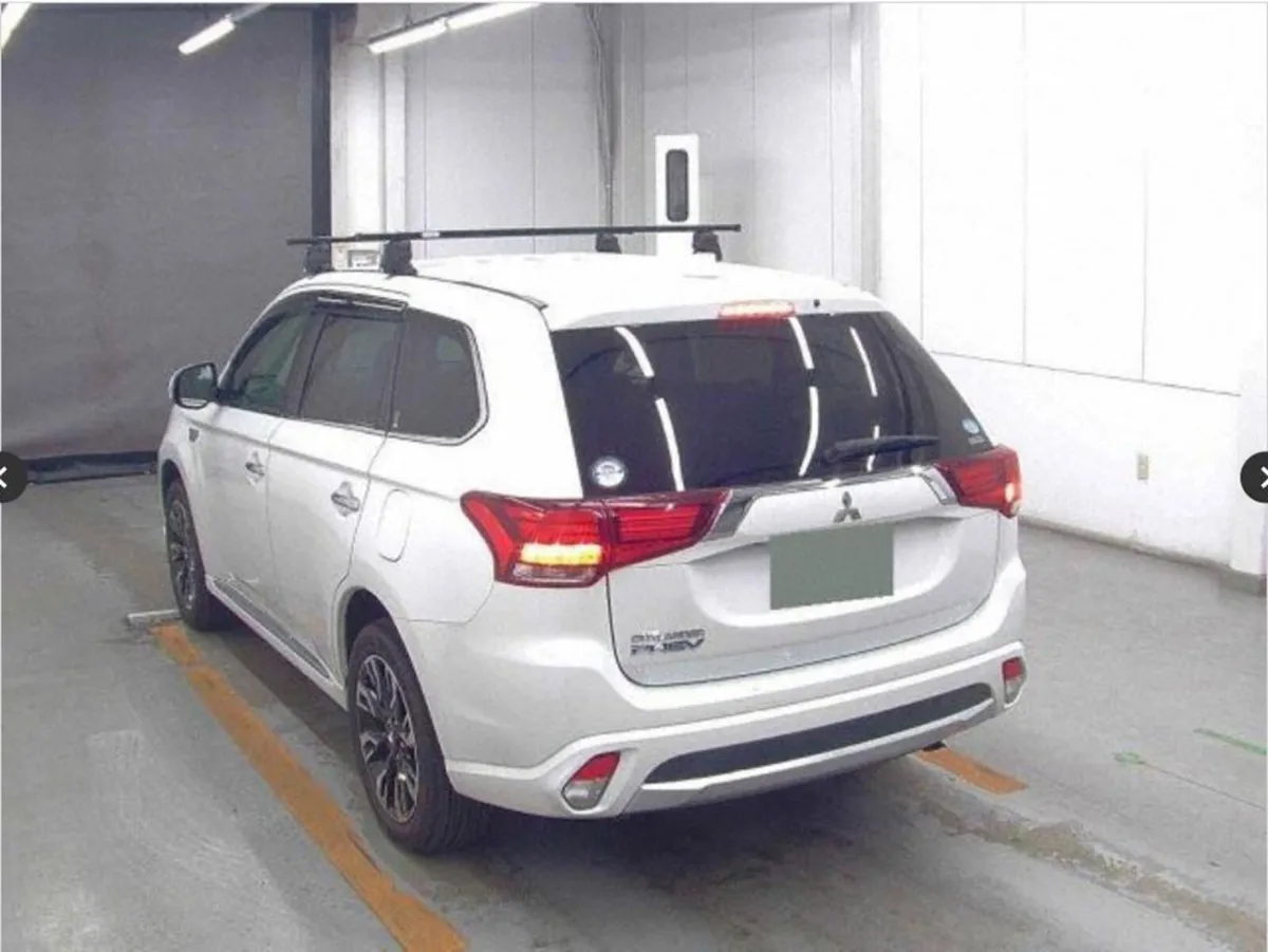 Mitsubishi Outlander COMING IN THE NEW YEAR ! Hybr - Image 4