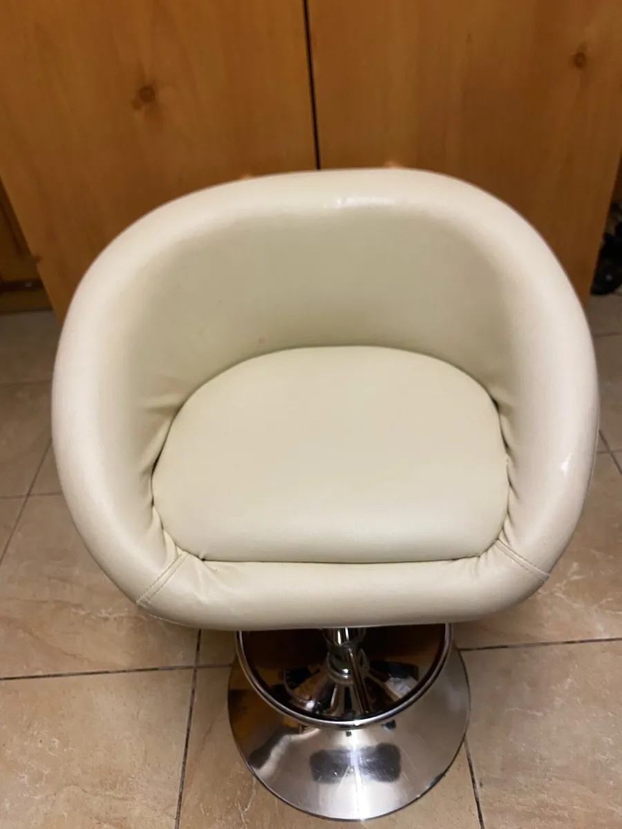 Kitchen bar stool - Image 1