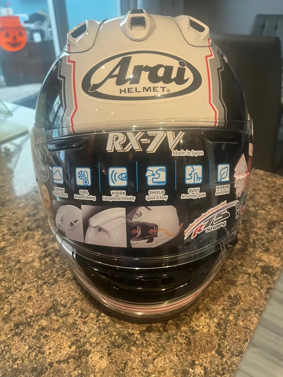Arai rx7 v helmet/alpinestairs boots - Image 1