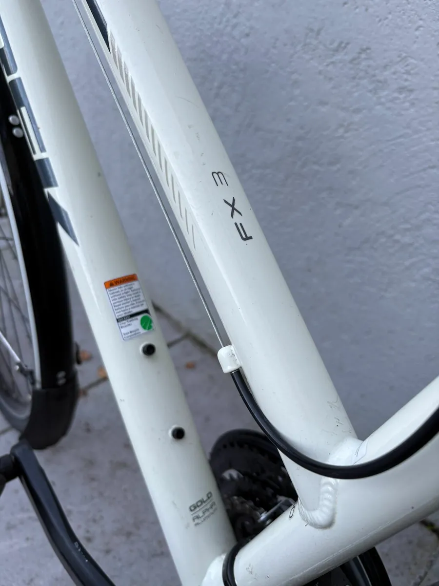 Trek FX 3 Womens Step-Through Hybrid Bike - Image 2