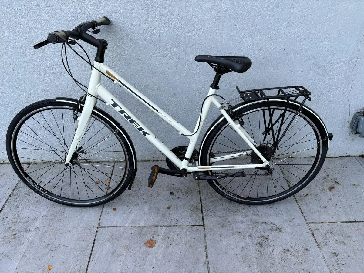 Trek FX 3 Womens Step-Through Hybrid Bike - Image 1