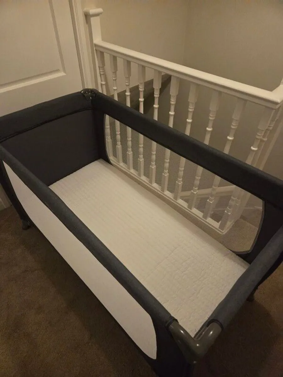 travel cot with mattress - Image 4