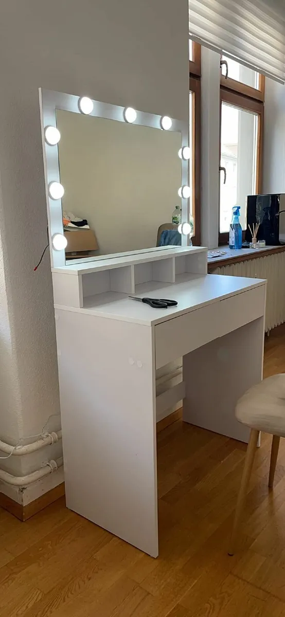 Dressing table with mirror and LED light bulbs - Image 2
