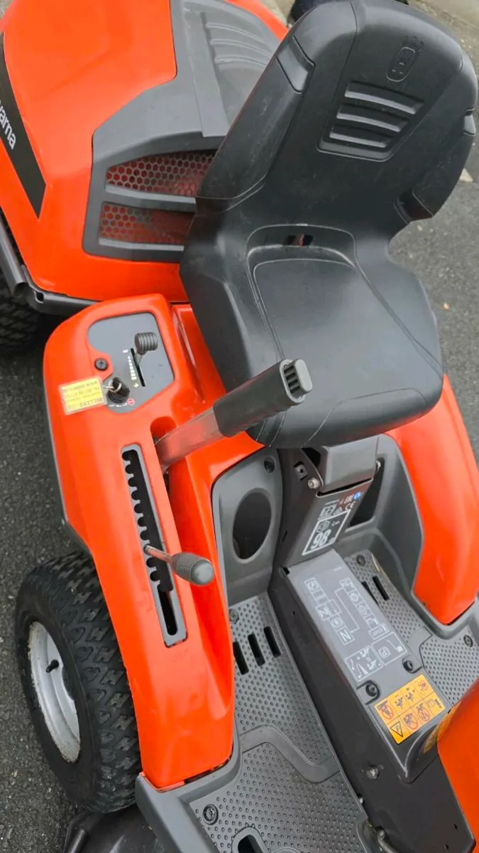 Husqvarna 4 wheel drive 103cm - Image 4