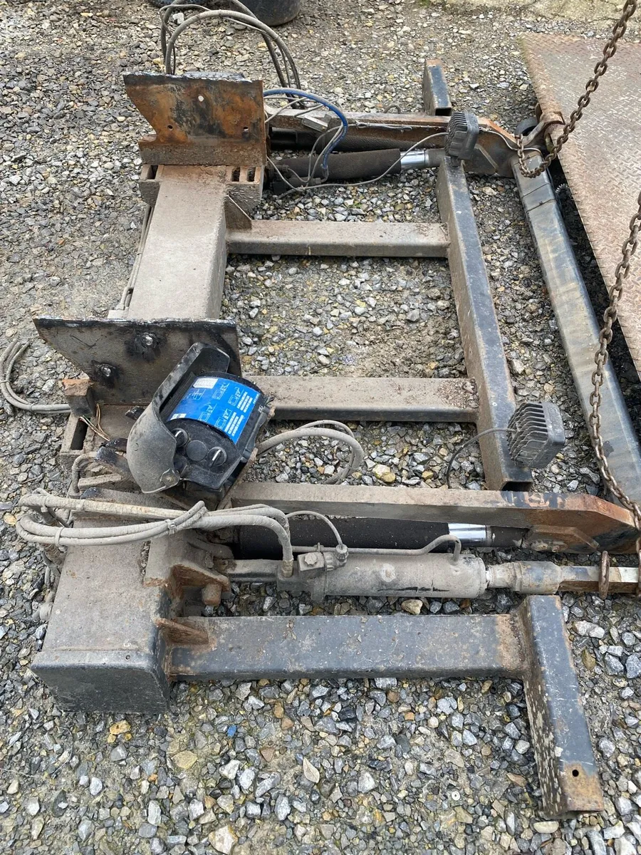 1500 kg tail lift - Image 2