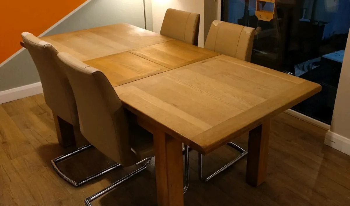 Kitchen table - Image 1