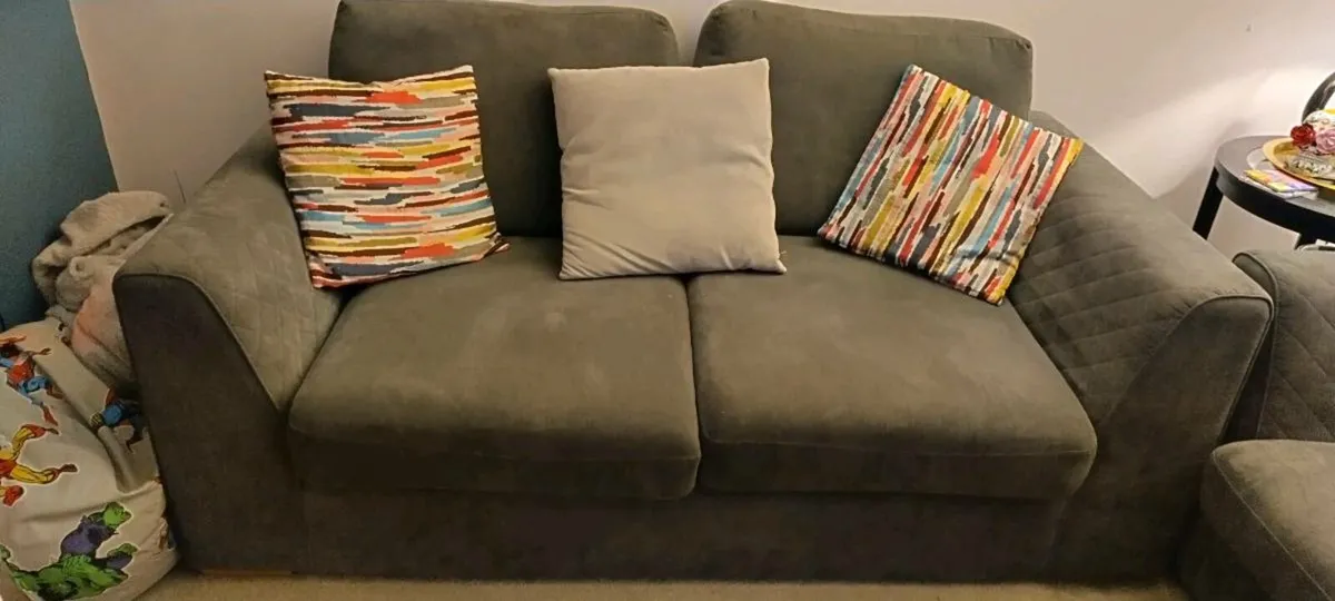 Couch 3 seater and 2 seater - Image 4