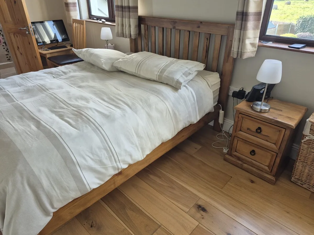 Double bed & 2 Lockers