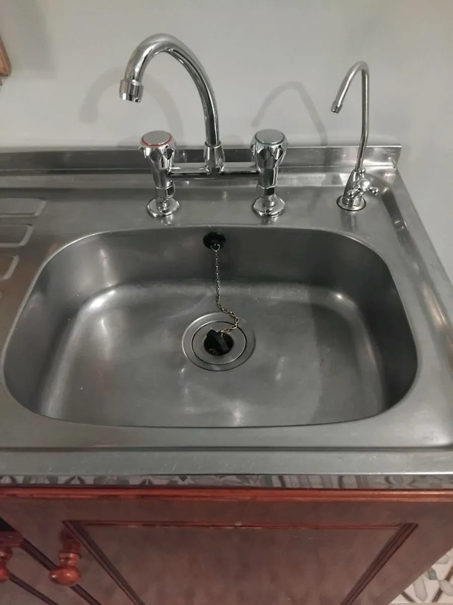 Kitchen sink with water filter - Image 1