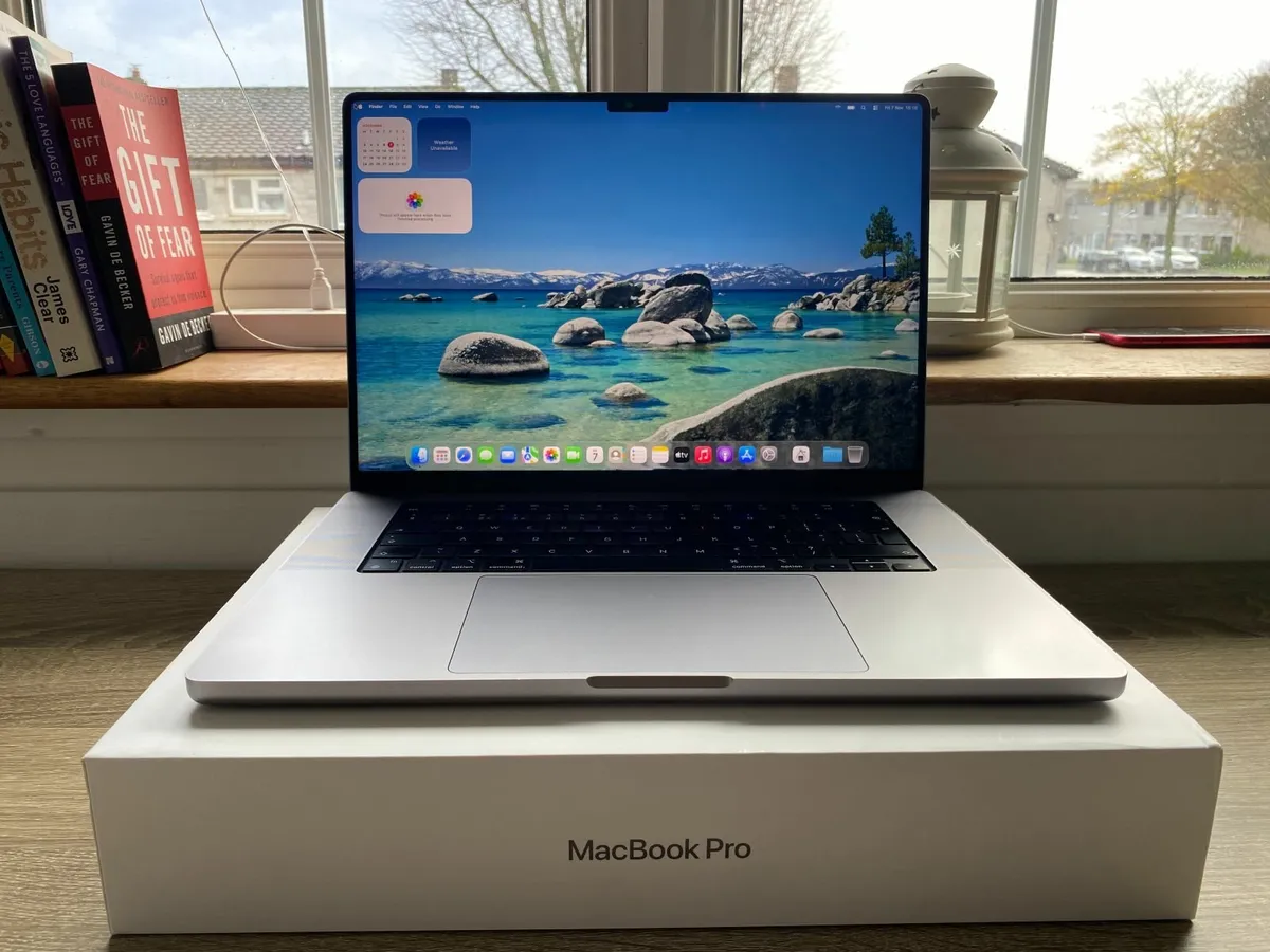 MacBook Pro 16" 2021 M1 Pro | 16GB | 512GB - Image 1