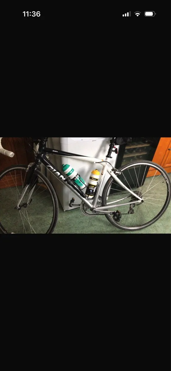 Giant Scr4 Road bike - Image 2