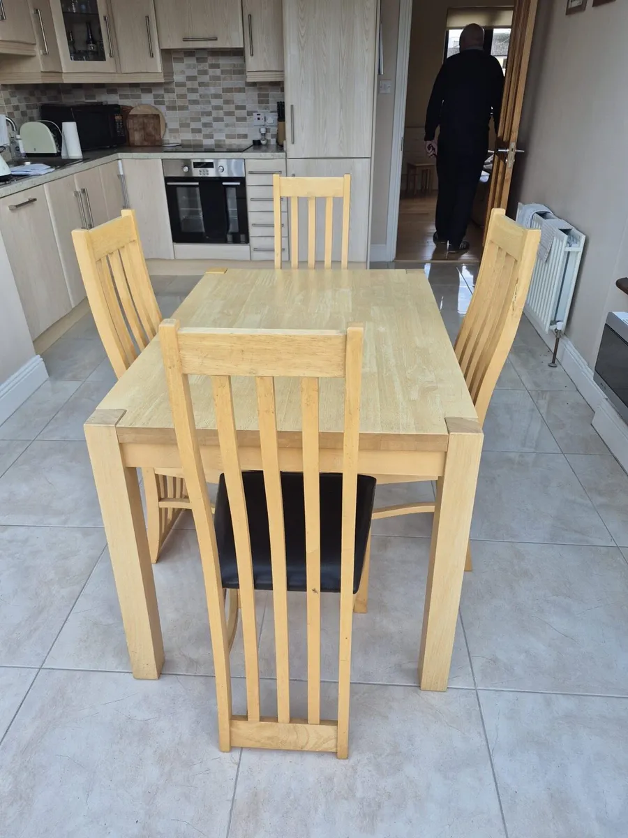 Dining room table & Chairs - Image 1