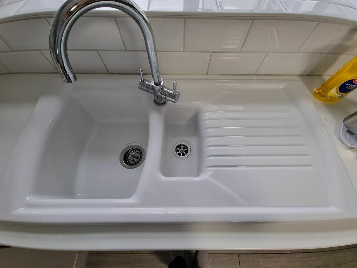 Kitchen Units with Island - Image 4