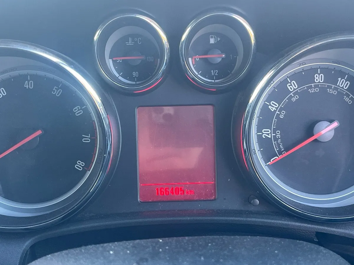 Vauxhall Astra Estate - Image 4