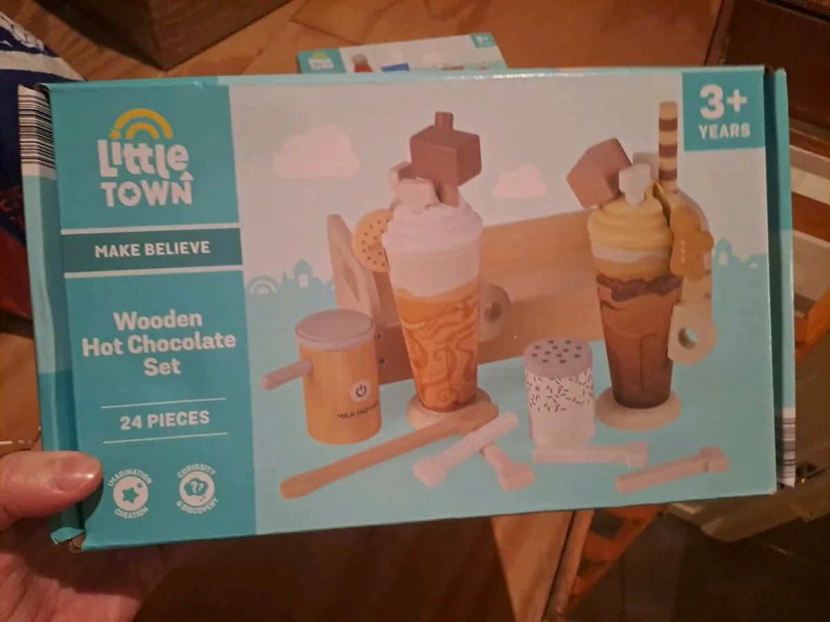 Toy Kitchen & 3 boxes of accessories BRAND NEW - Image 4