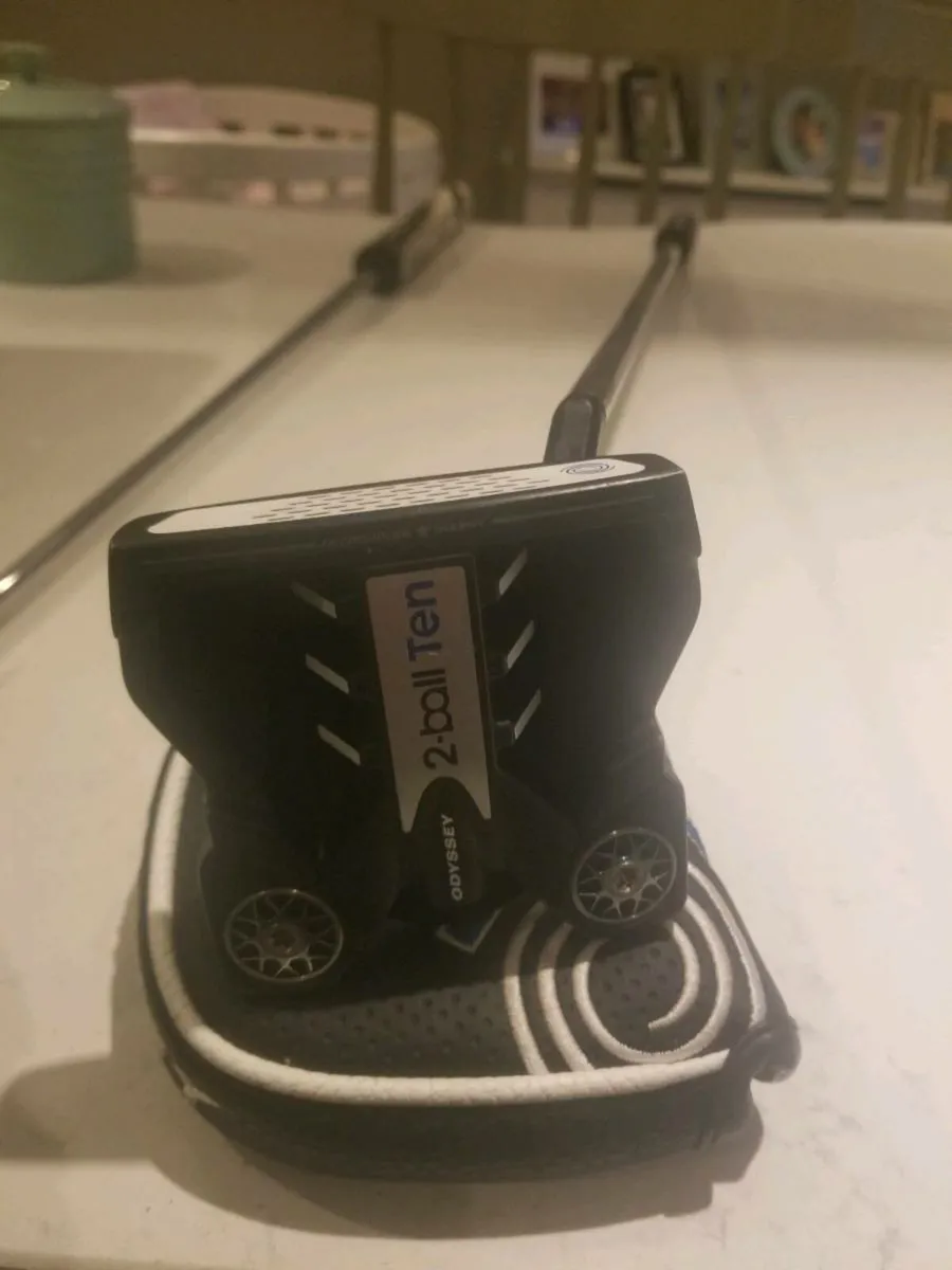 Odessey two ball ten 34 putter with cover - Image 2