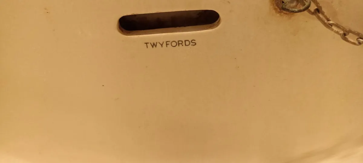 Old Wash Hand Basin & Pedestal - Image 3