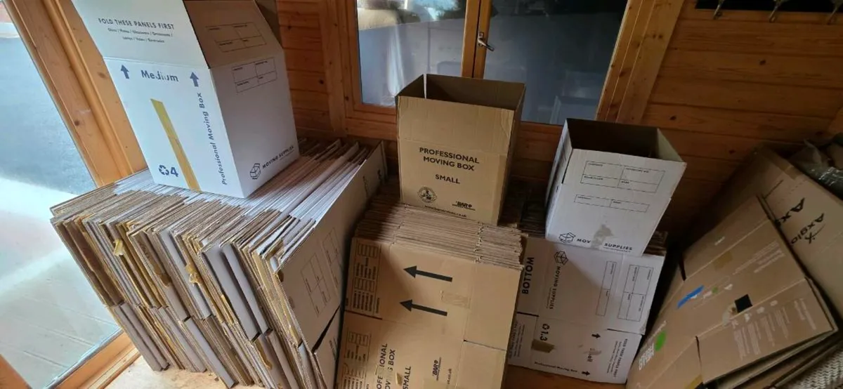 Moving boxes - like new - Image 1