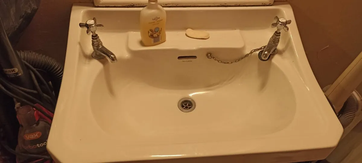 Old Wash Hand Basin & Pedestal - Image 2