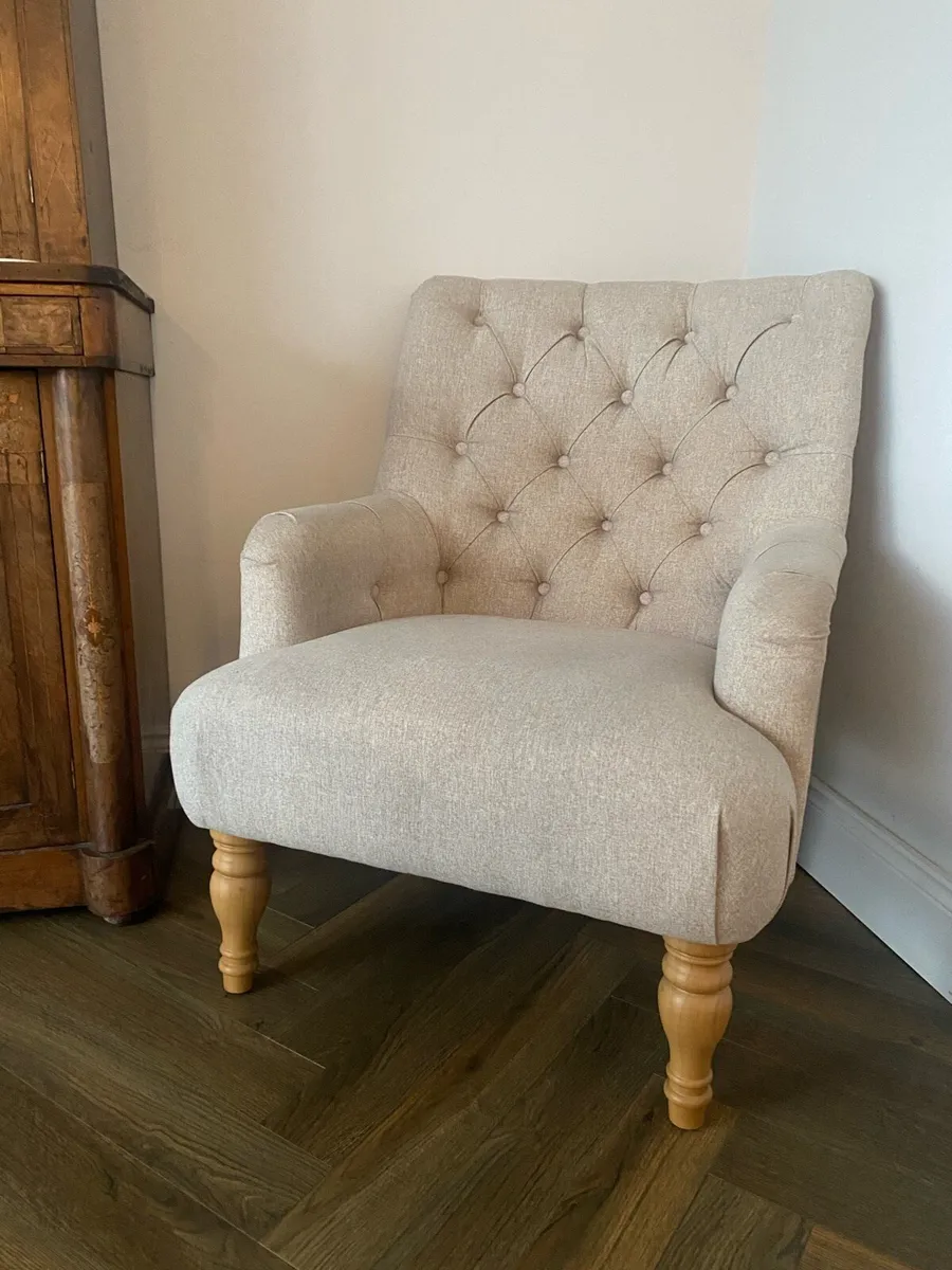 Button back Armchair / Occasional Chair - Image 1