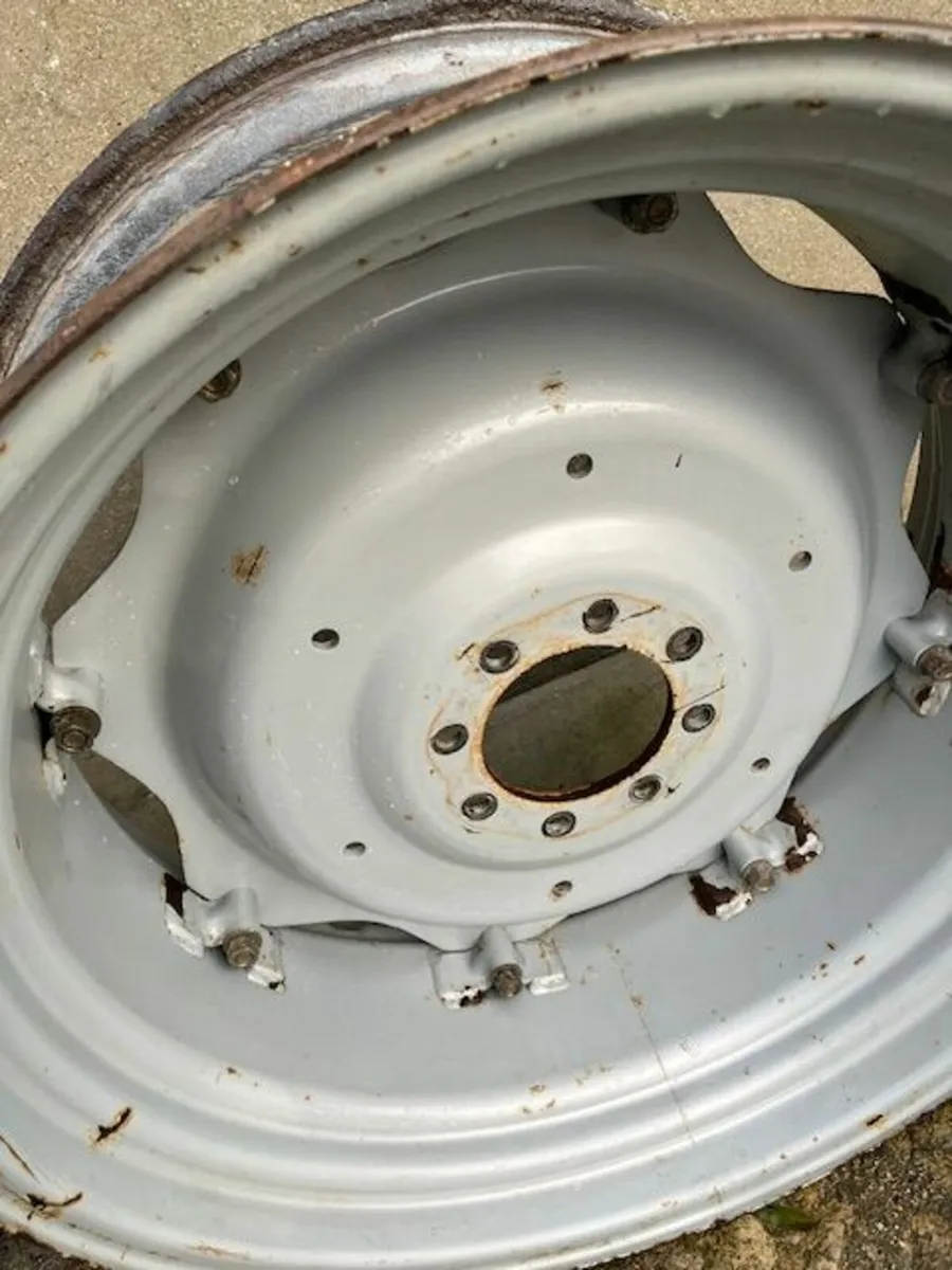 16.9 x 34 MF Wheel - Image 1