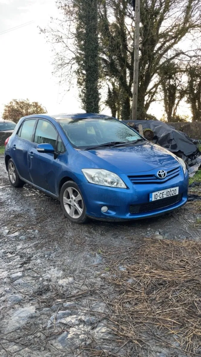 Toyota Auris 2010 - Image 1