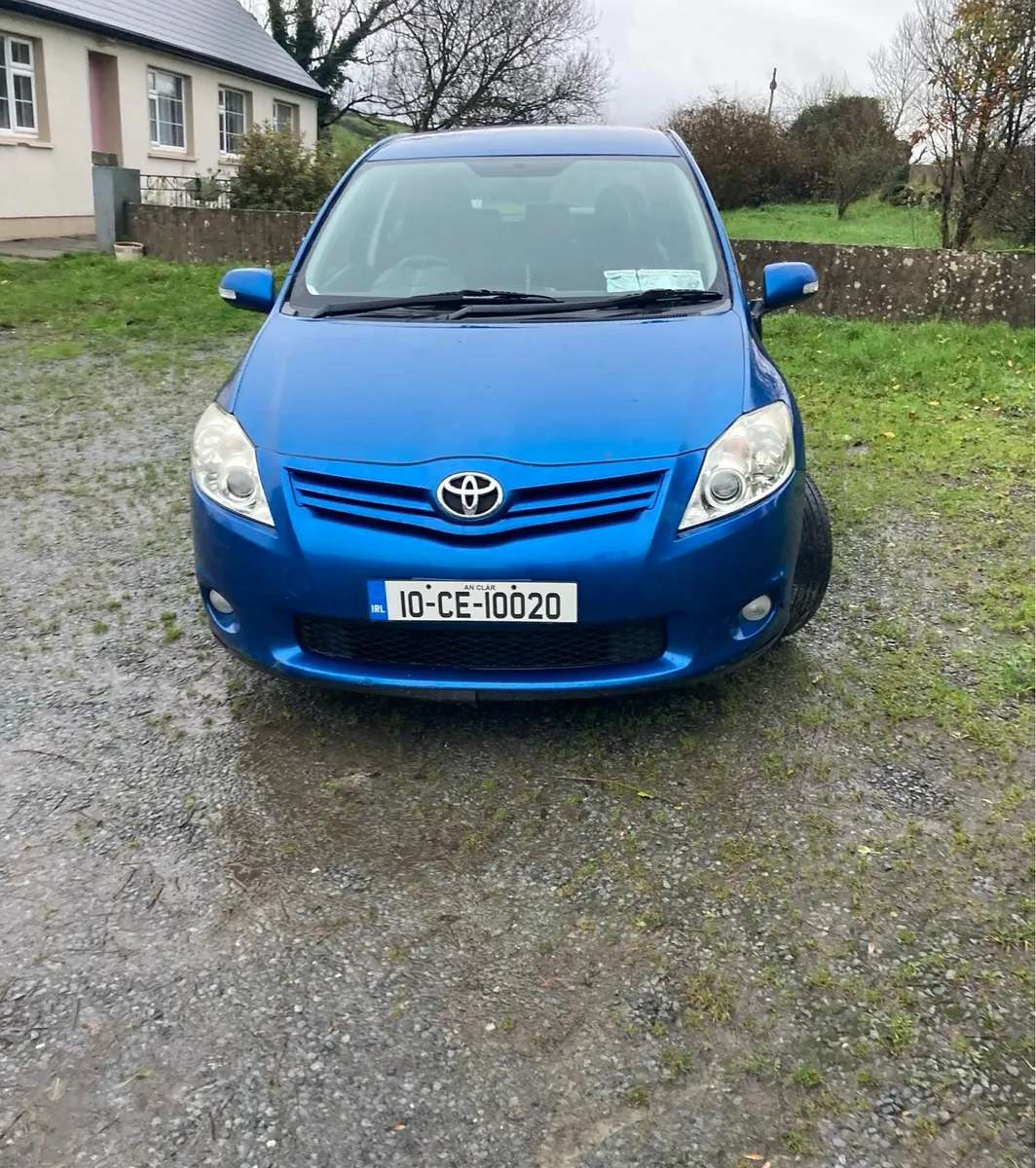 Toyota Auris 2010 - Image 2