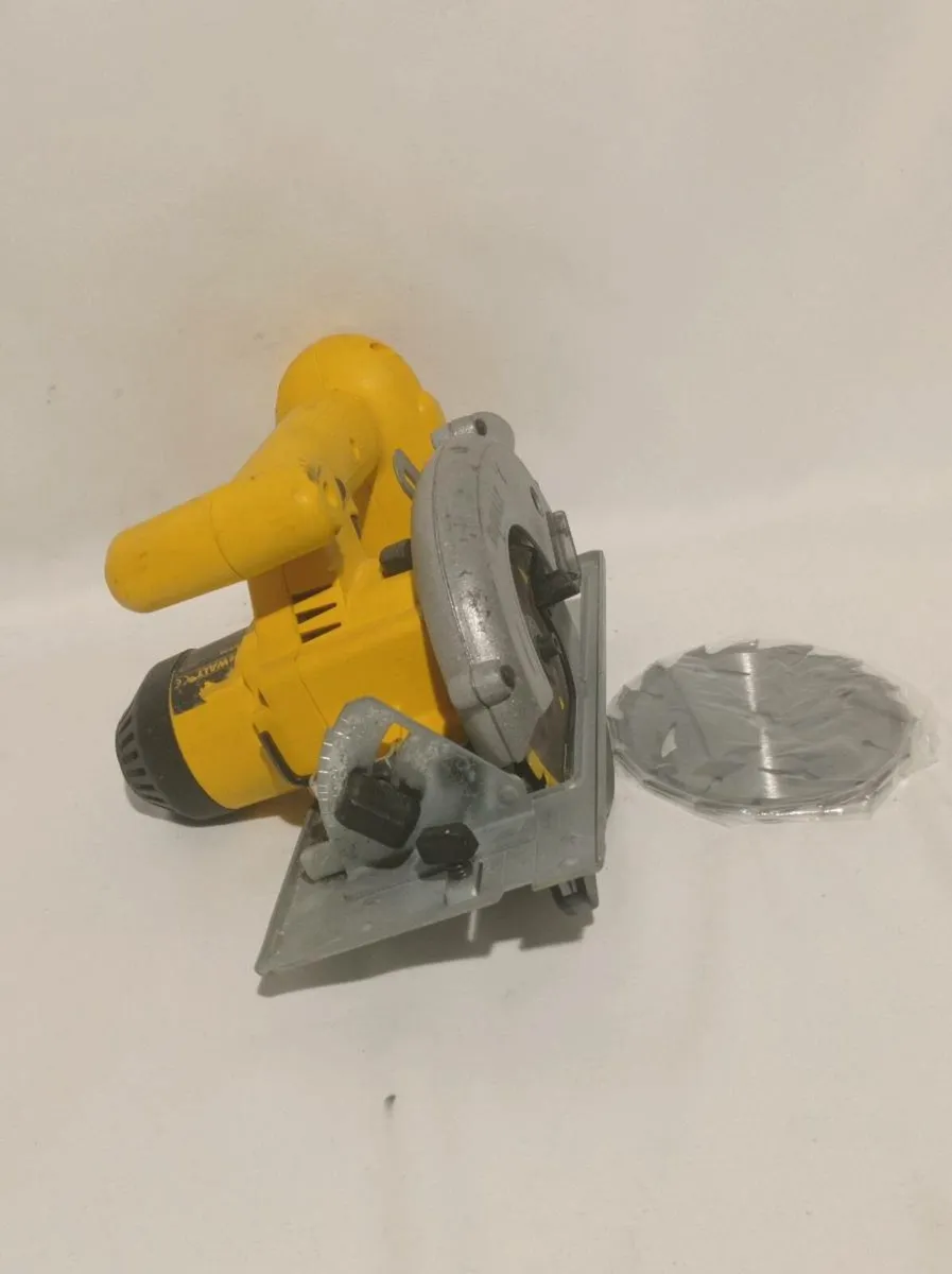 DeWalt Cordless Skilsaw - Image 3