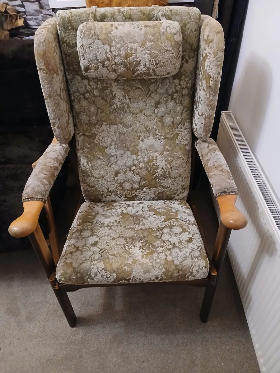 Vintage Scandinavian Recliner. - Image 4