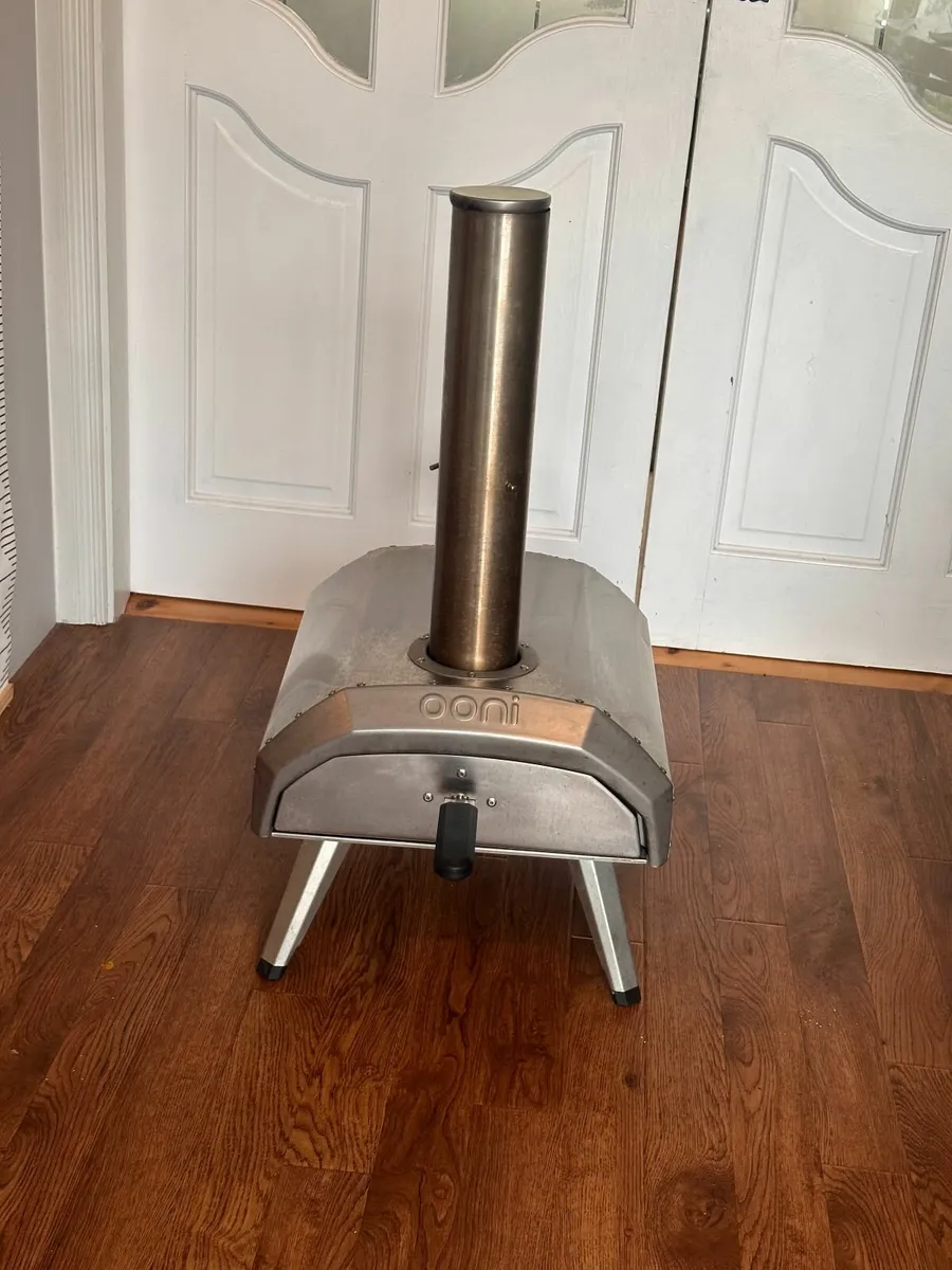 Ooni Pizza Woodfired Pizza Oven - Image 1