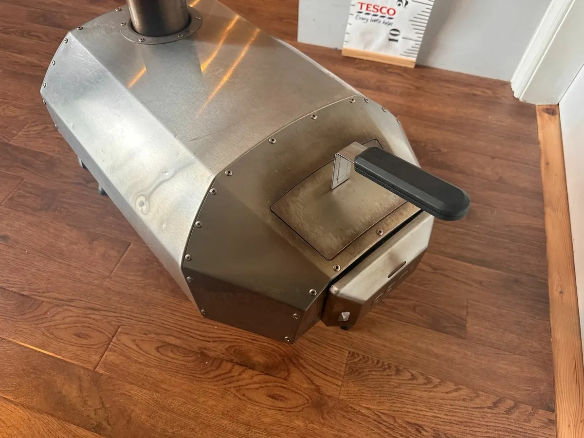 Ooni Pizza Woodfired Pizza Oven - Image 4