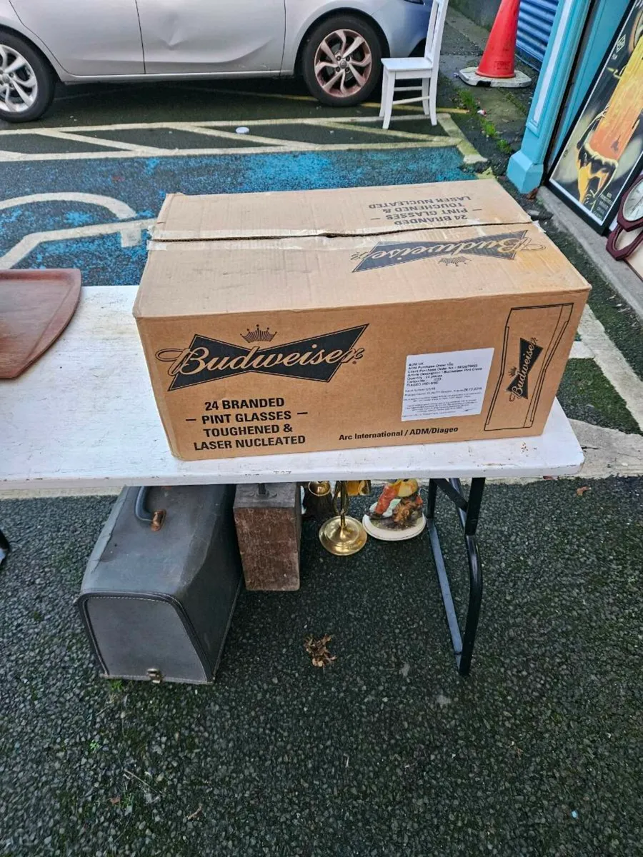 Guinness Budweiser Pint Glasses - Image 1