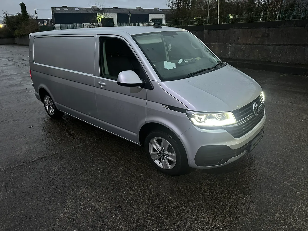201 Volkswagen Transporter 2.0 TDI Highline - Image 3