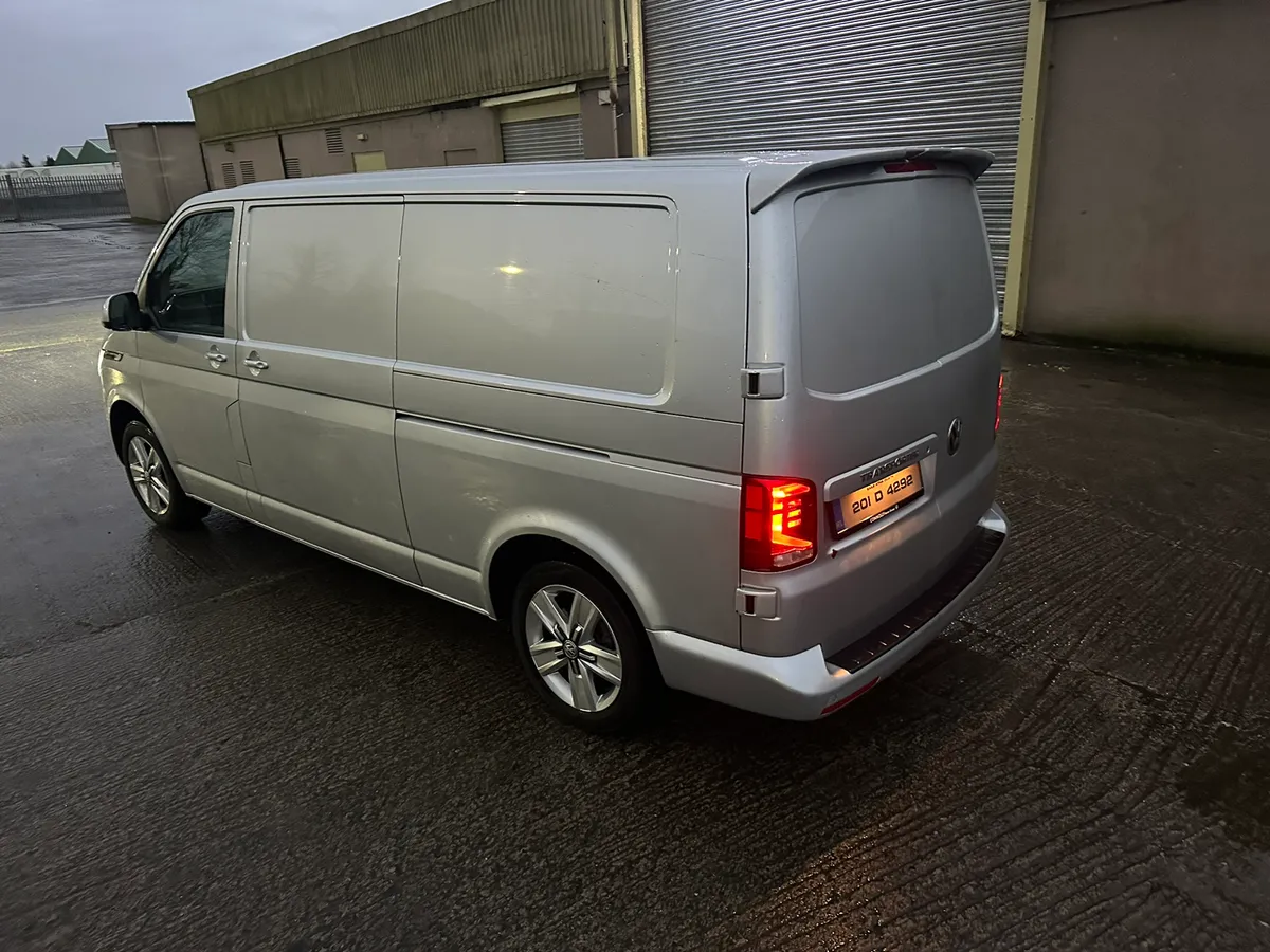 201 Volkswagen Transporter 2.0 TDI Highline - Image 4