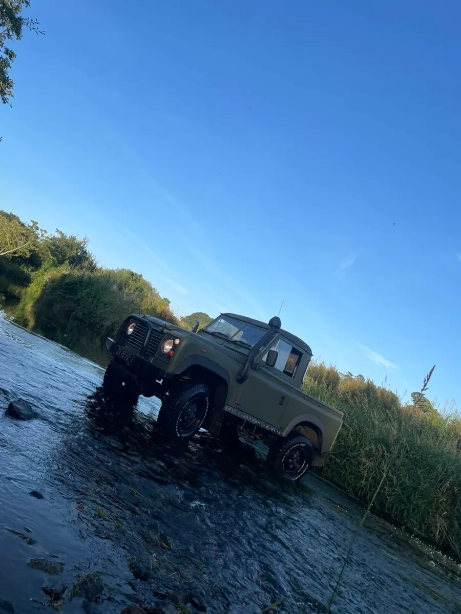 Land Rover 90 - Image 1