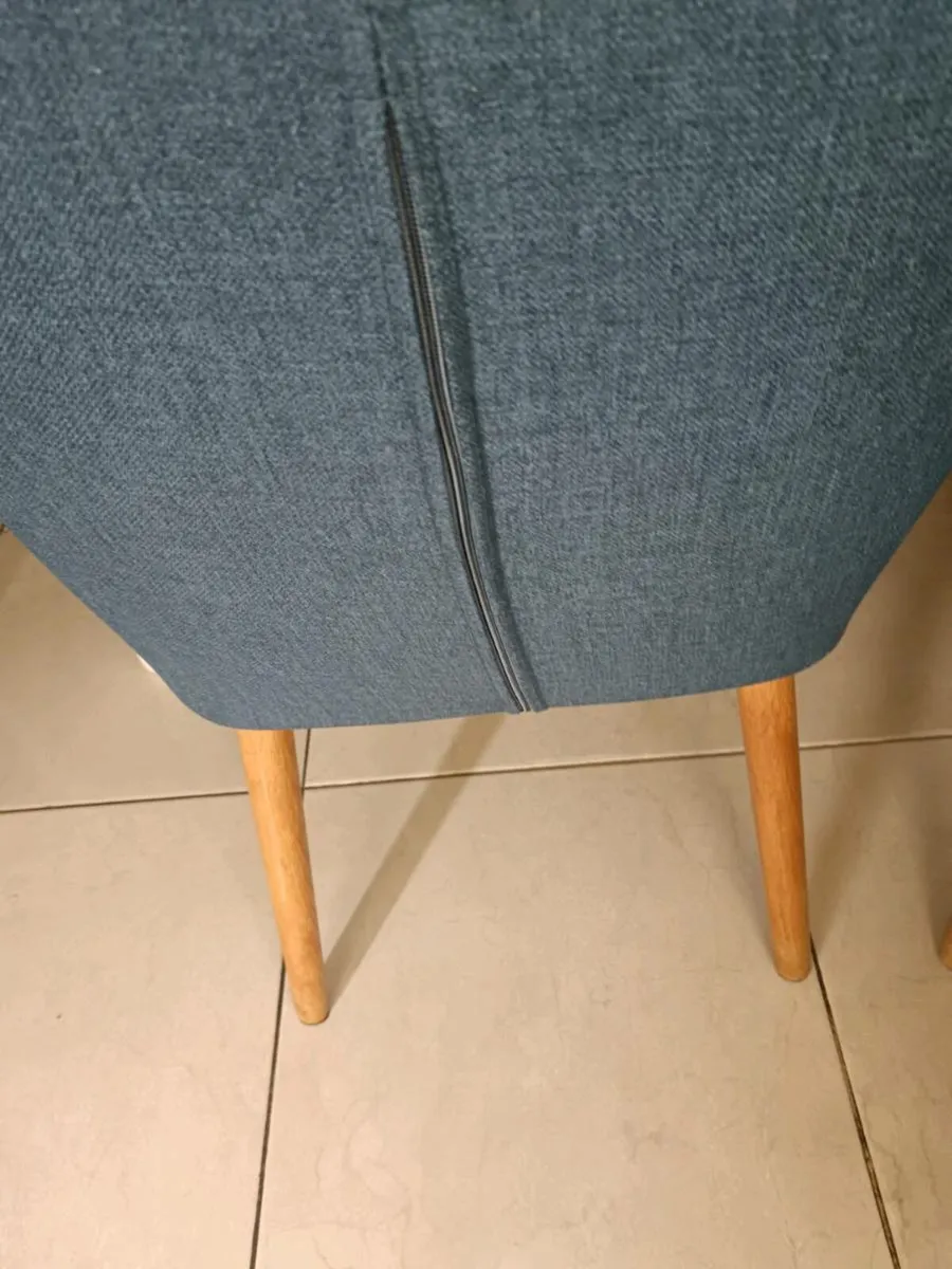 Dining table and chairs - Image 3