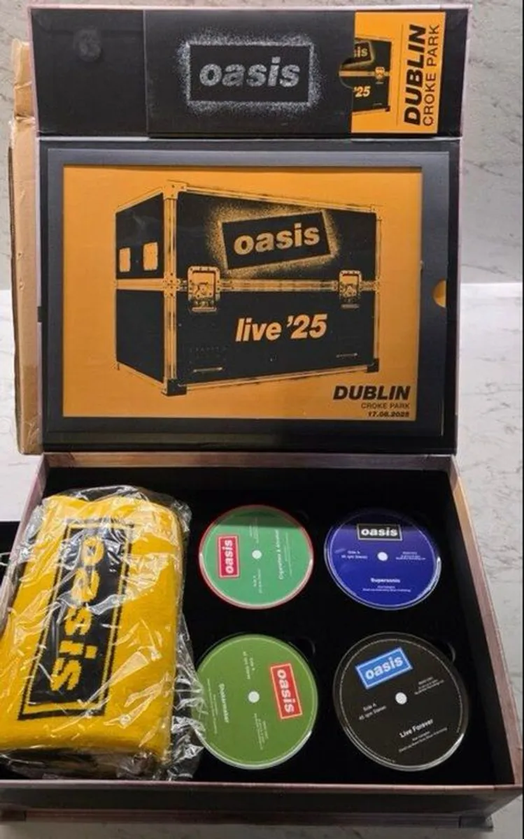 Oasis VIP ticket fan merchandise set - unopened - Image 3