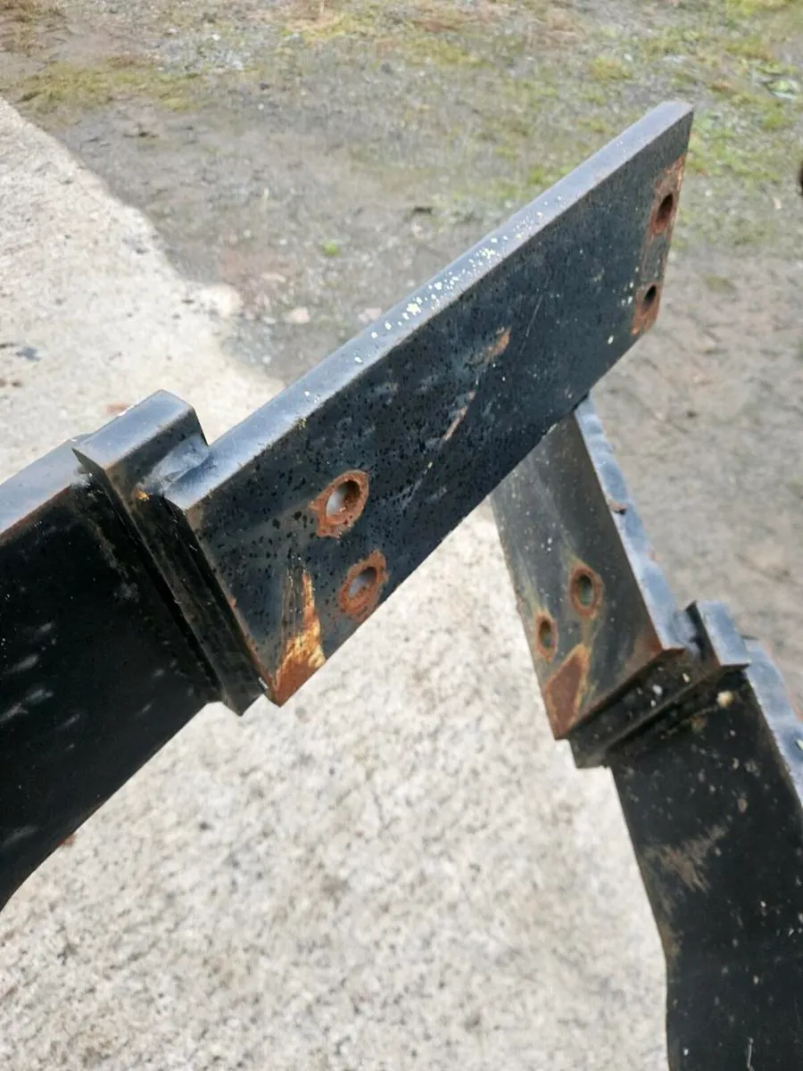 Case mx100c mc115 loader brackets - Image 3