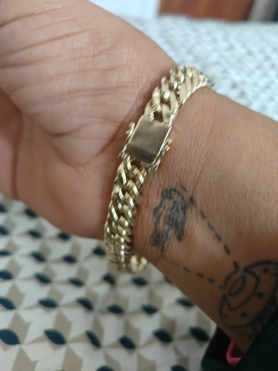 Selling 18k gold bracelet, 20.5 grams. - Image 2
