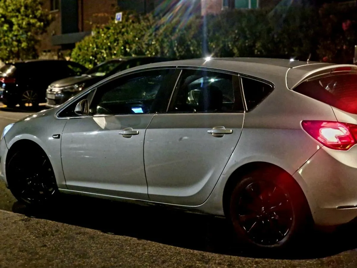 2013 ASTRA SRI SAT-NAV 1.7CRDI *NEW SHAPE* LED - Image 4