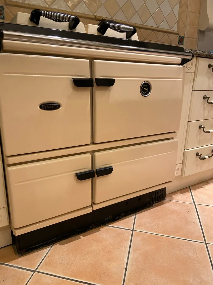 Stanley Brandon oil fired range cooker / heating - Image 2