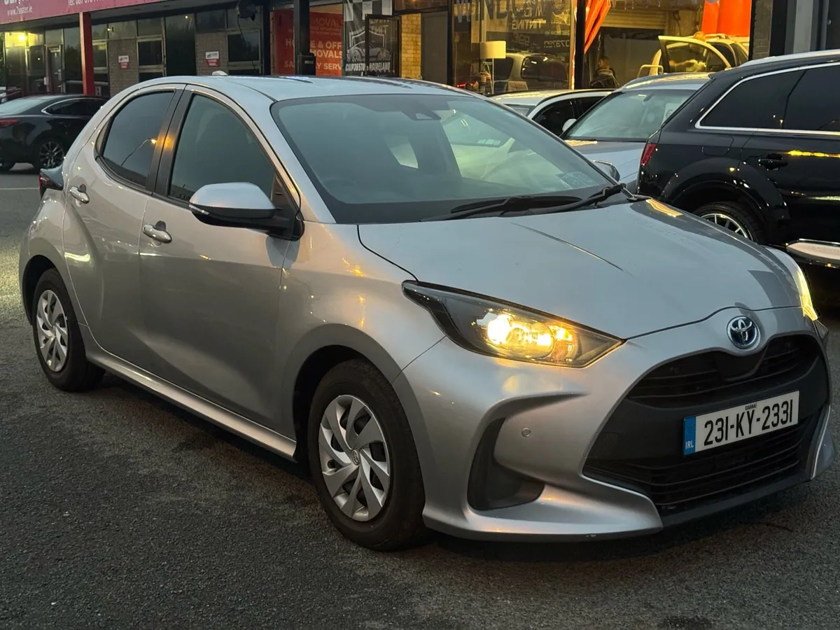 Toyota Yaris 2023 low mileage - Image 3