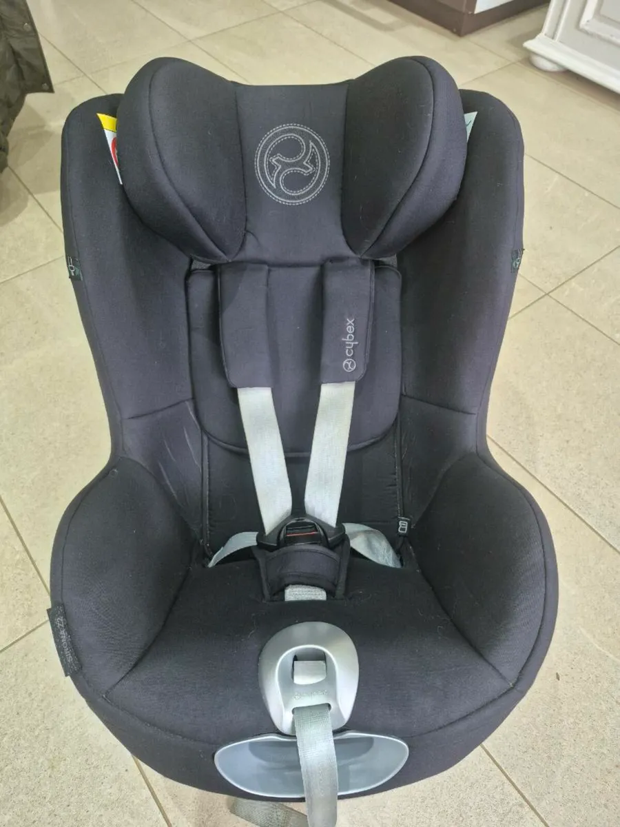 Cybex Sirona Z2 with Base - Image 1