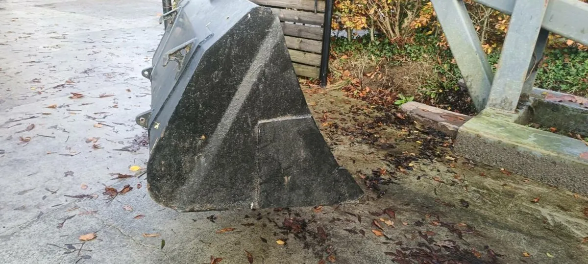 Loader bucket with euro brackets - Image 1