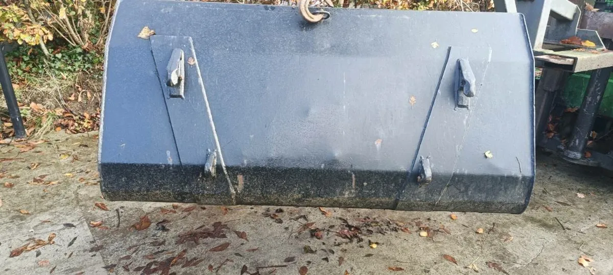 Loader bucket with euro brackets - Image 3