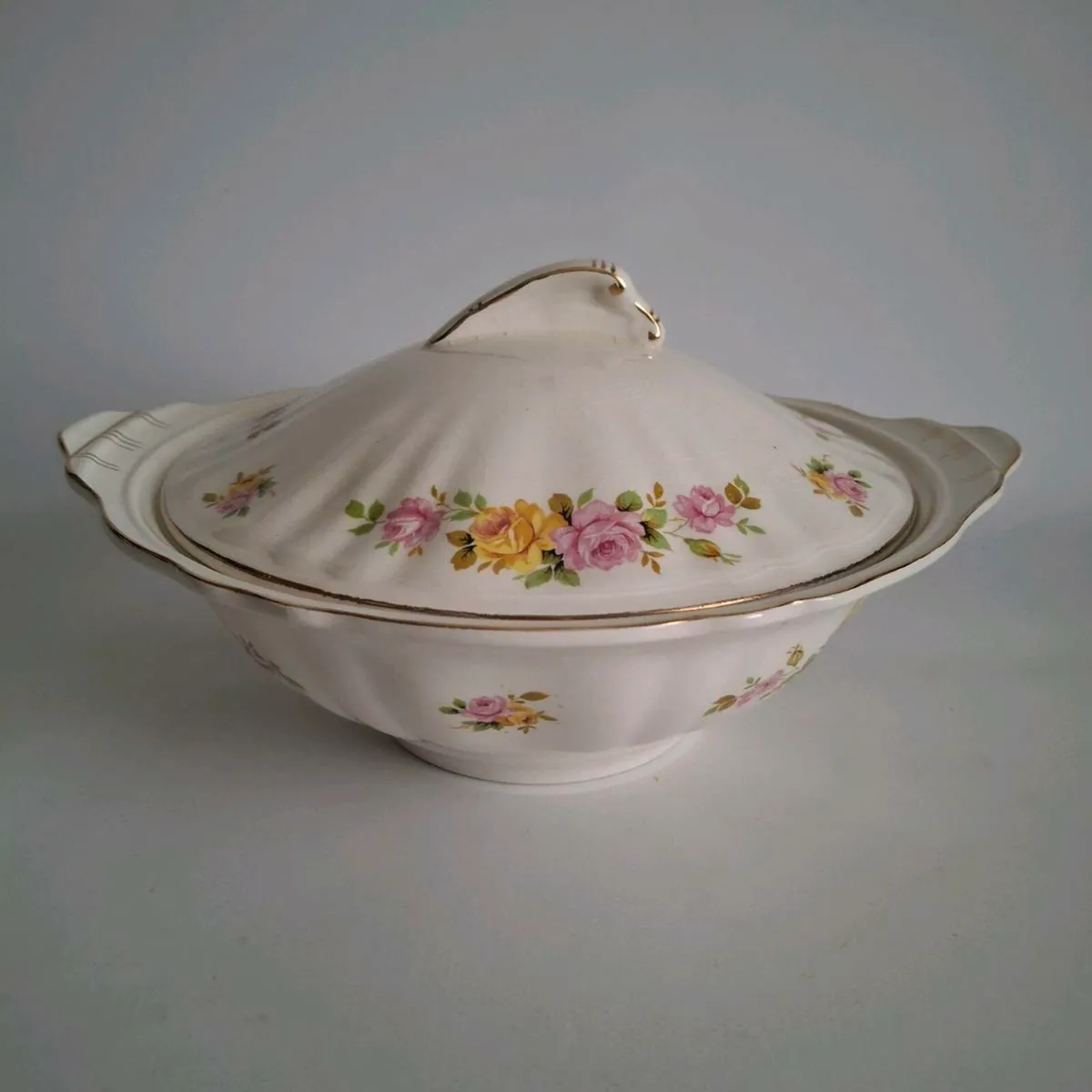 J & G Meakin Tureen, Platter and Bowls - Image 2